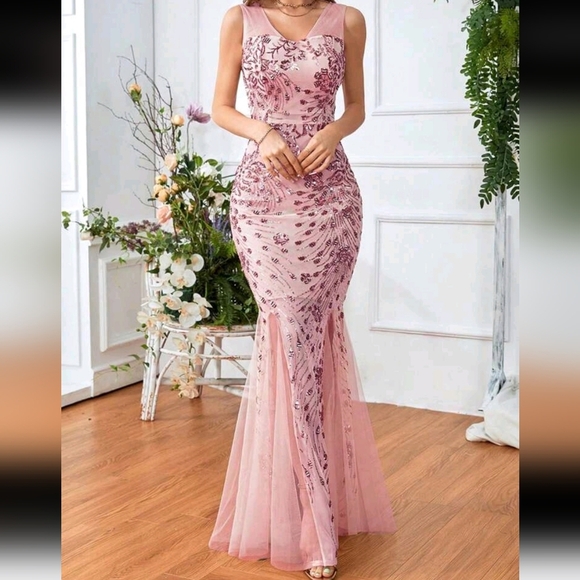 Split Thigh Contrast Sequin Mesh Prom Dress, Elegant Formal Evening - Picture 4 of 5